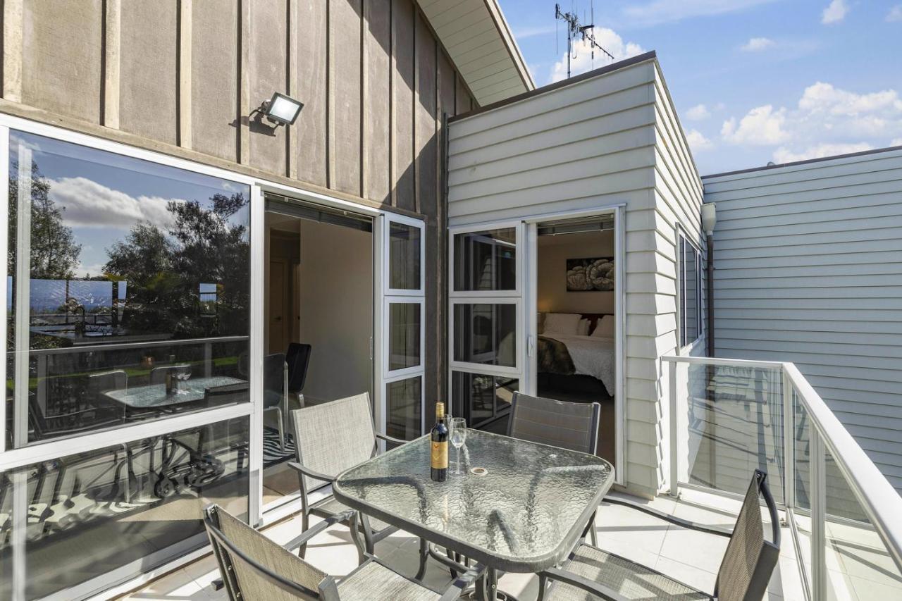 Bay Bliss - Lake Taupo Holiday Home Exterior photo